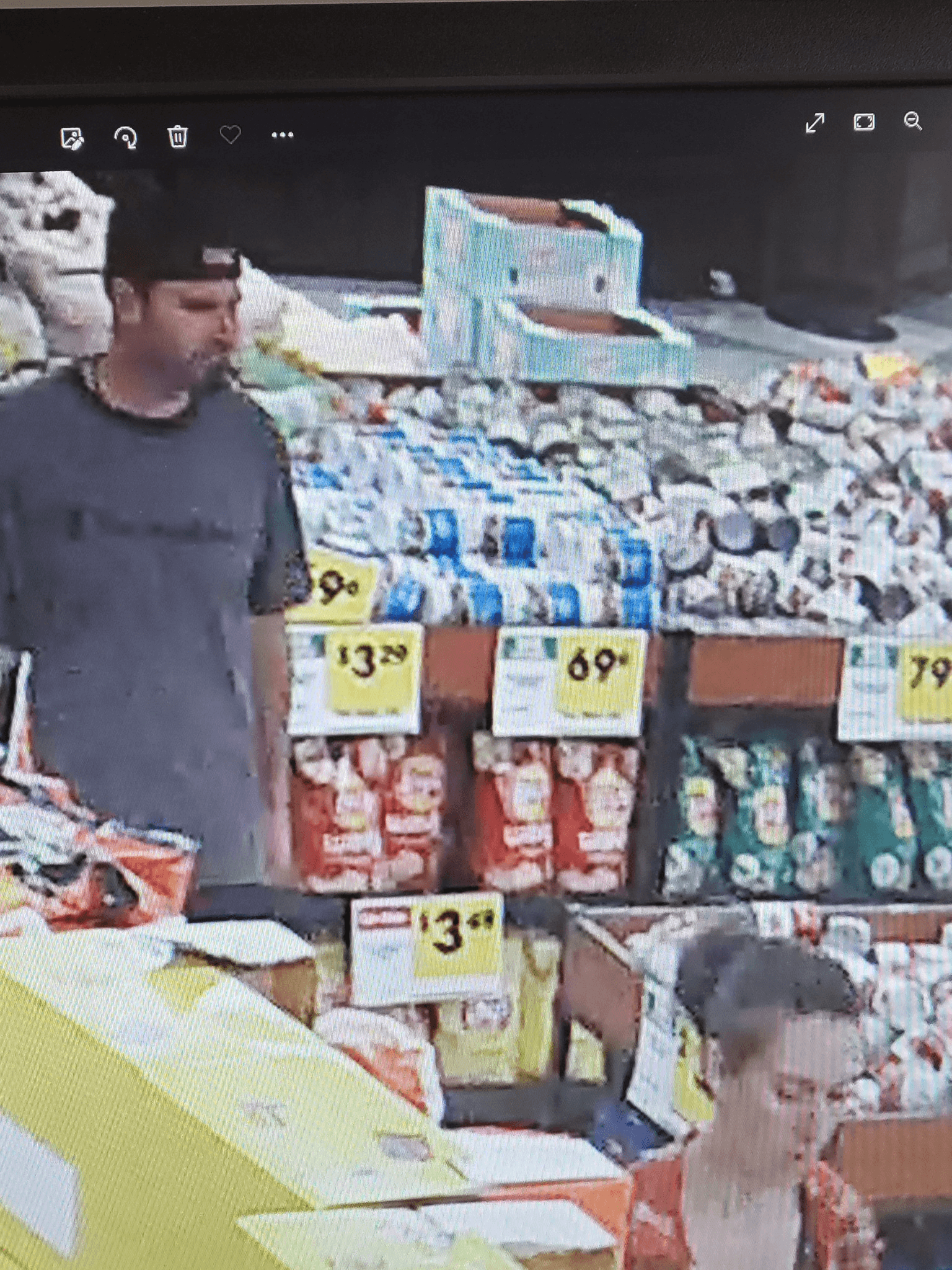 Roosevelt City Police Seek Public’s Help Identifying Individuals