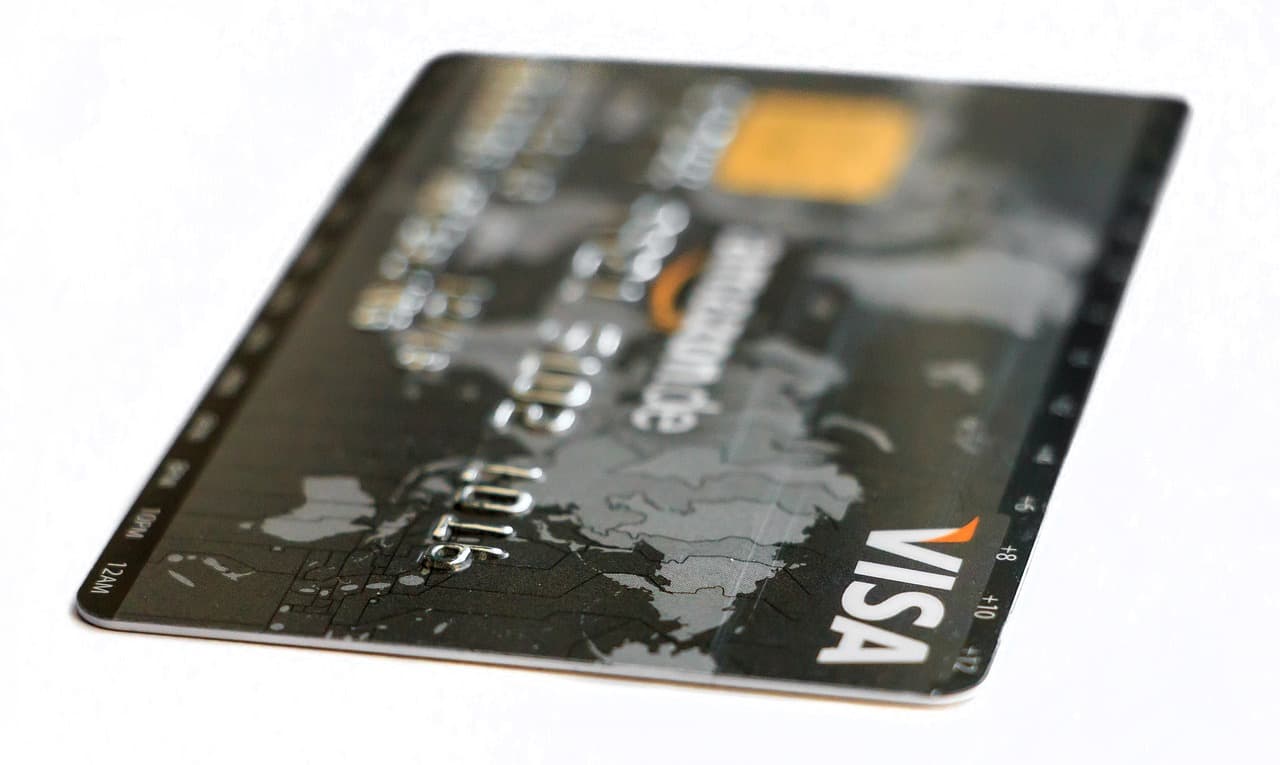 Pair Steal Credit Card From Wallet Accidentally Left At Gas Station