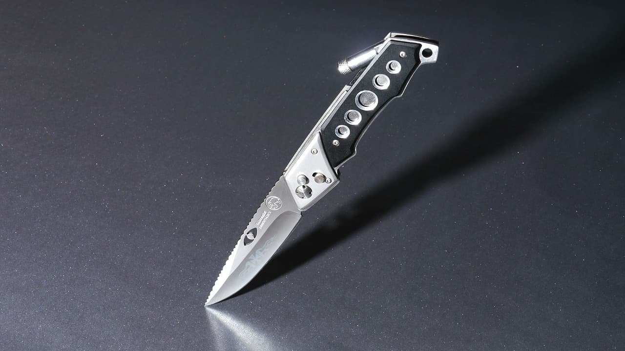 Man Arrested After Admitting He Threw Knives At Juvenile