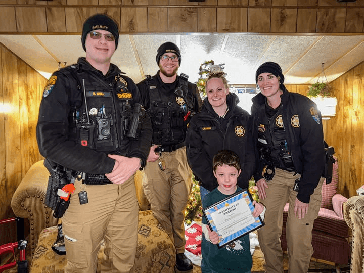 6-Year-Old Given Hero Bravery Certificate By Sweetwater Sheriff’s Office