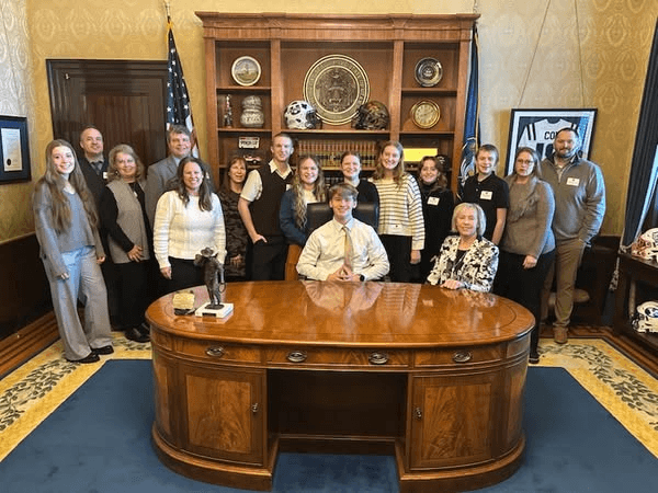 Vernal Youth City Council Visits Utah Capitol