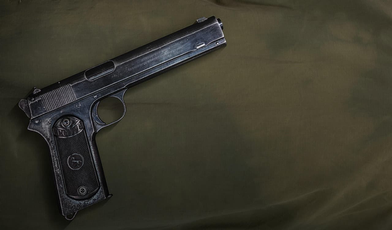 Man Arrested After Scaring Others With Glock 9MM Looking BB Gun