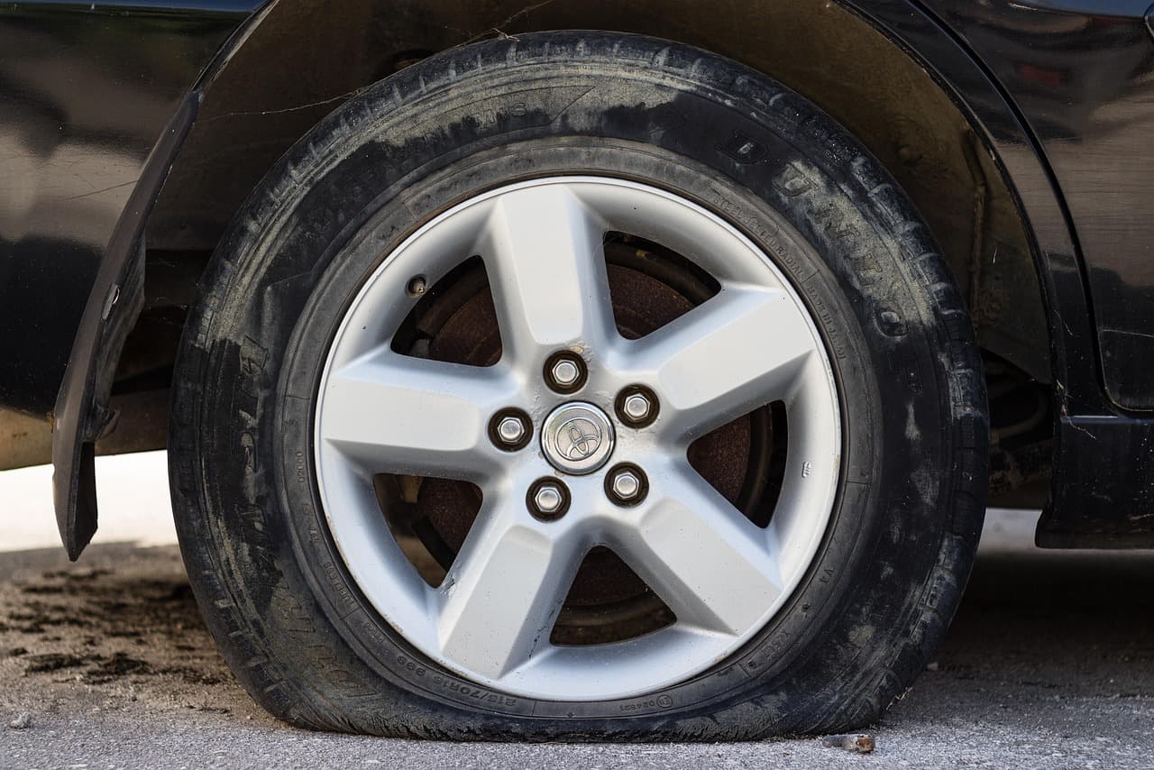 Man Steals Beer And Flees In Vehicle With Flat Tire