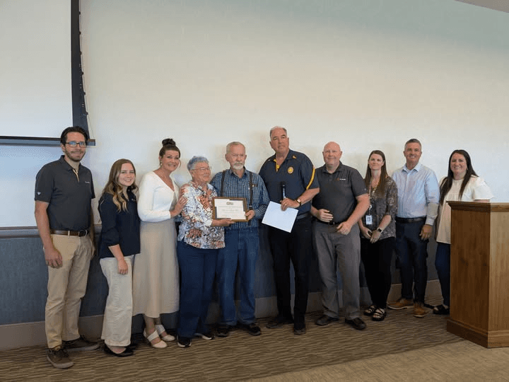 Vernal Chamber Presents Certificate Of Appreciation To Local Couple