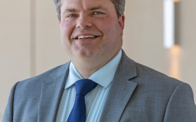 Uintah High School 2023 Distinguished Alumnus Addresses Student Body