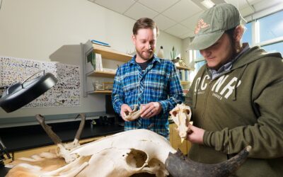 USU Uintah Basin Professor Named QCNR Undergraduate Research Mentor Of The Year
